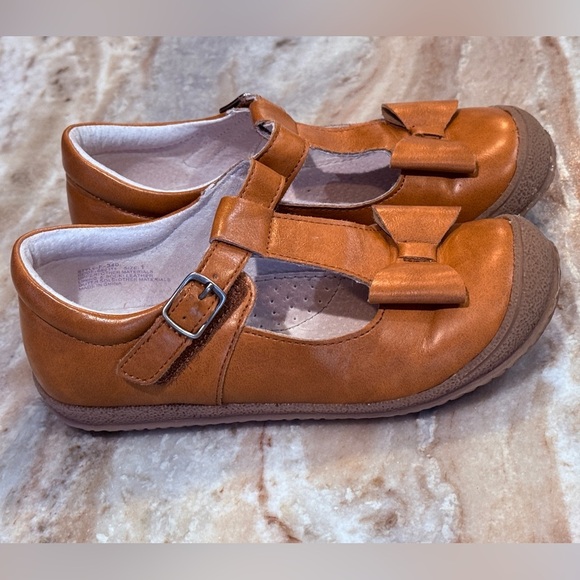 Girls L’AMOUR Emma Bow T-Strap Mary Jane- Camel brown. Size 1 - Picture 4 of 7